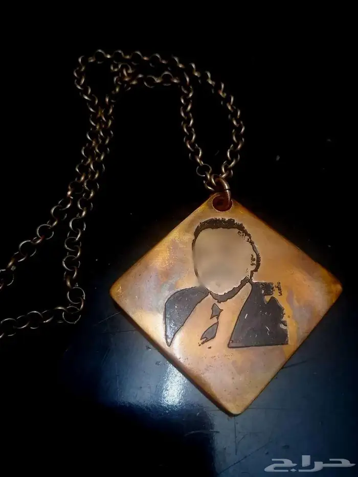 تصميم وتفصيل ميداليات بروشات استاندات تعليقات وهدايا فخمة 11