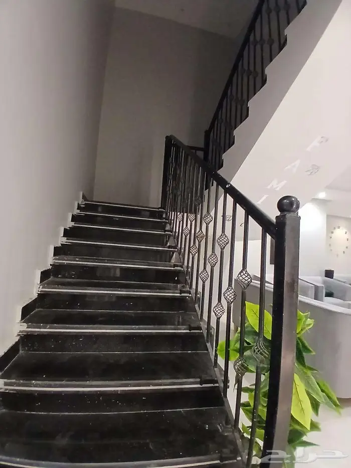 شقة دوبلكس مؤثثة بالكامل في مجمع سكني بحي طويق 6