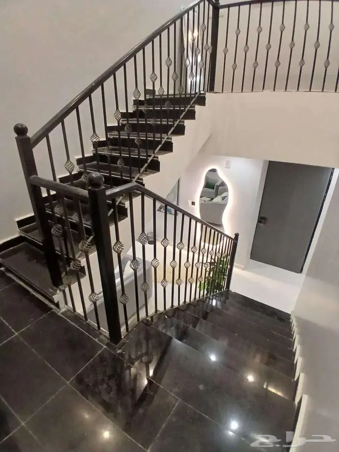 شقة دوبلكس مؤثثة بالكامل في مجمع سكني بحي طويق 13