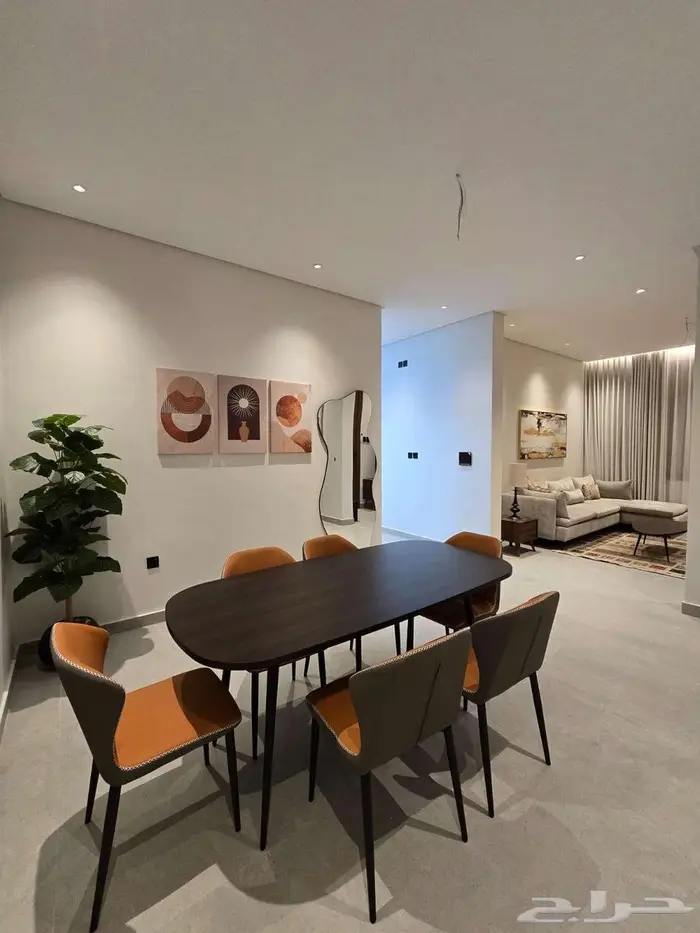 شقة فاخرة للإيجار حي السلامة 5