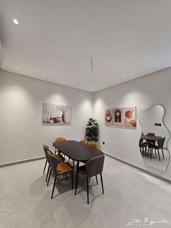 شقة فاخرة للإيجار حي السلامة 6