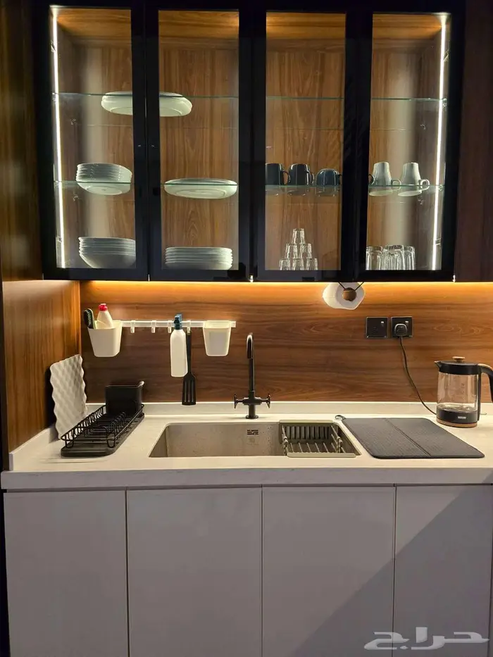 شقة فاخرة للإيجار حي السلامة 10