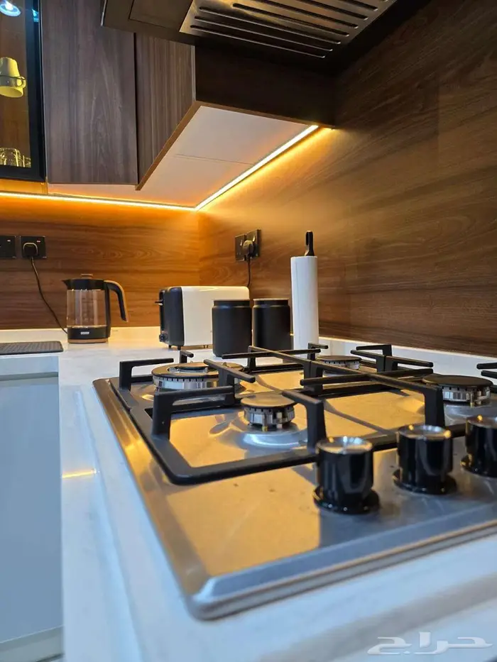 شقة فاخرة للإيجار حي السلامة 11