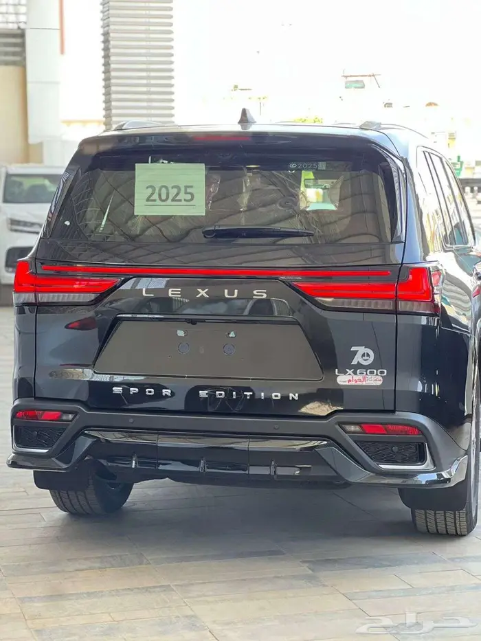 لكزس اف سبورت الساير اسود 2025 10