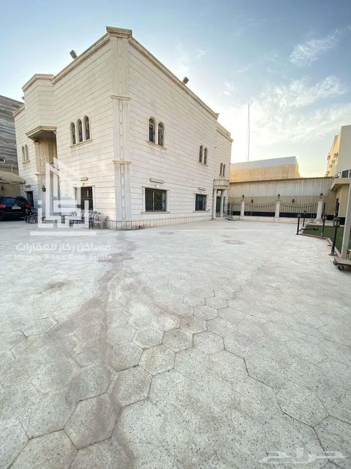 للبيع   فيلا فاخرة مجددة بحي الريان   خلف نجوم السلام 2