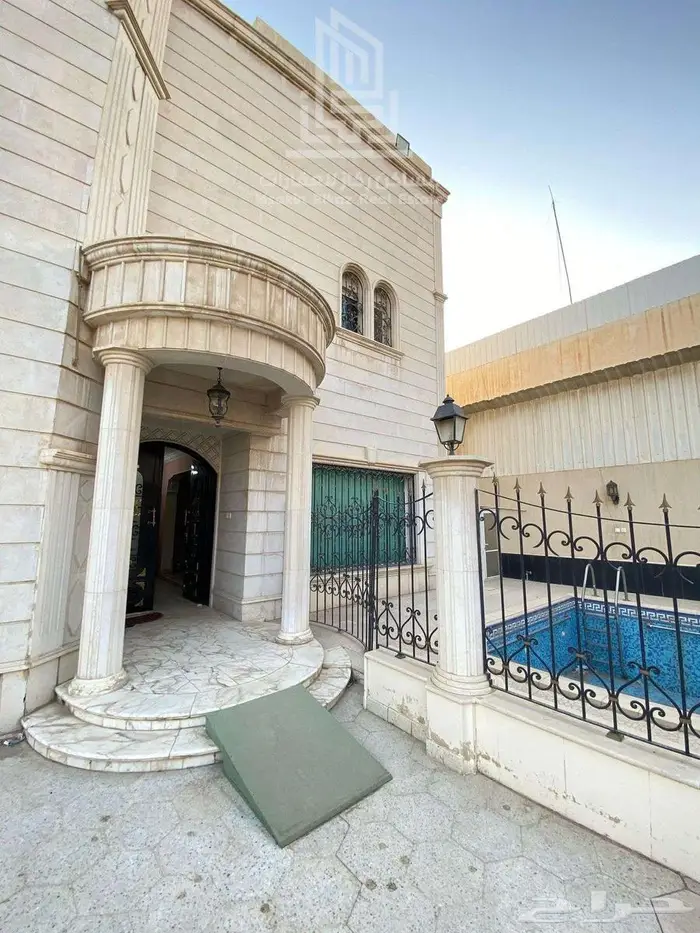 للبيع   فيلا فاخرة مجددة بحي الريان   خلف نجوم السلام 19