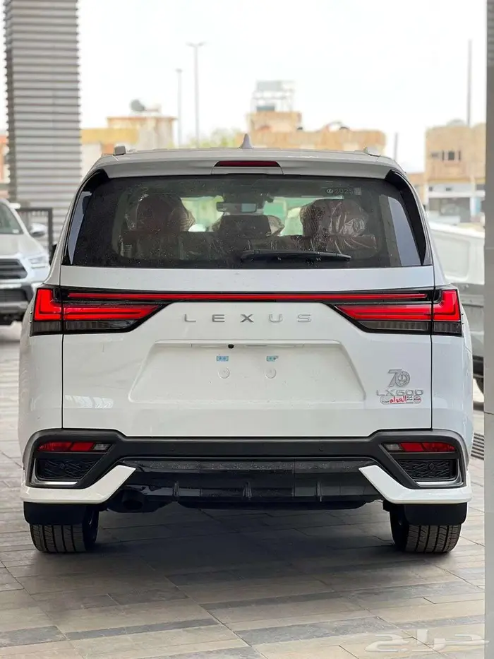 لكزس اف سبورت الساير ابيض 2025 6