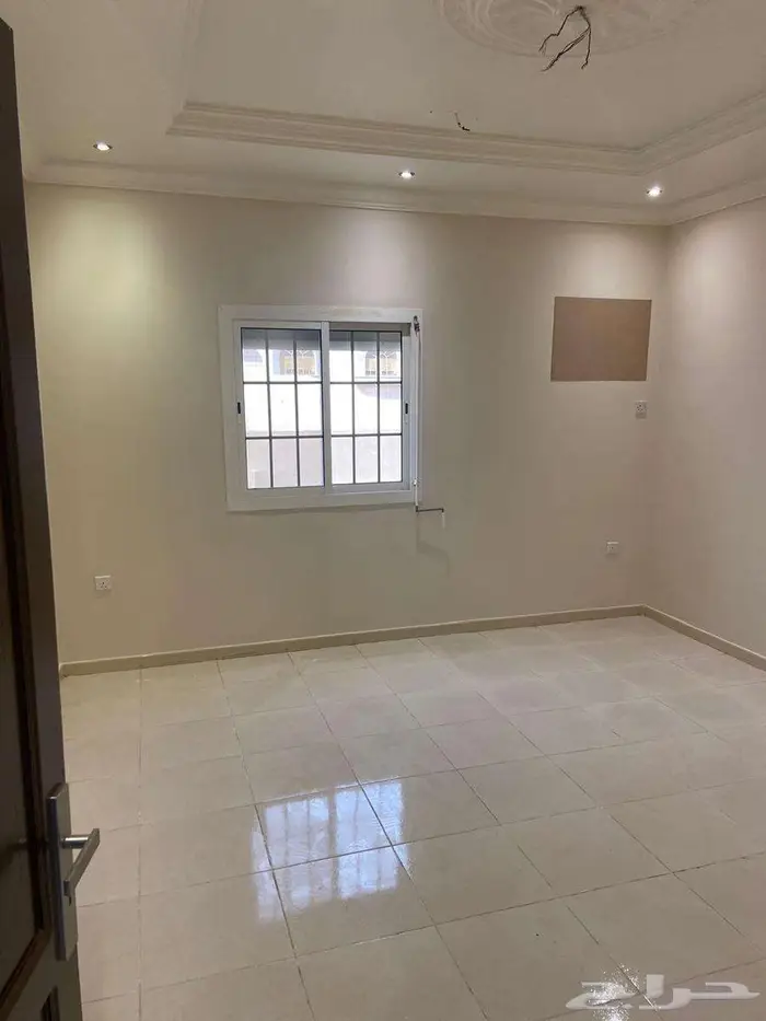 شقة للايجار 4 غرف حي الصفا شارع السبعين 32000 6