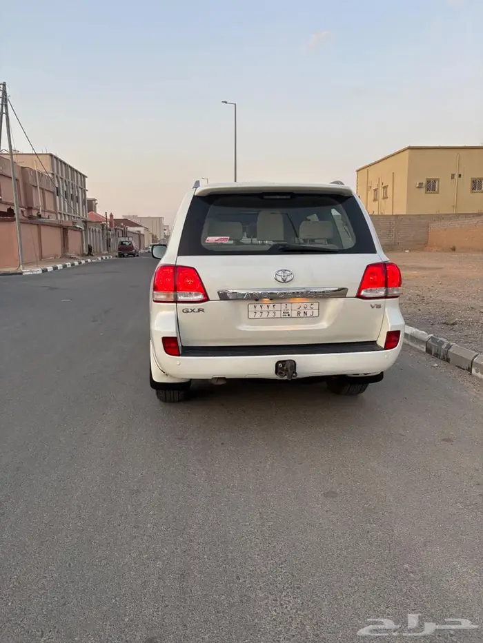 للبيع لاندكروزر 2011 9