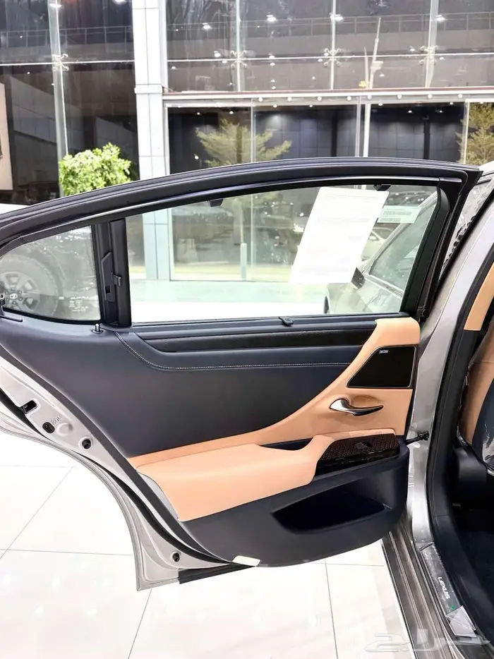 لكزس ES 350 DD بنزين فل كامل 2025 سعودي 17