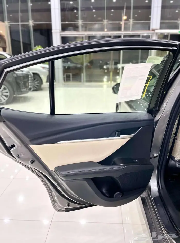 تويوتا كامري LE بنزين سعودي 2025 ( ابيض - تيتانيوم ) 13