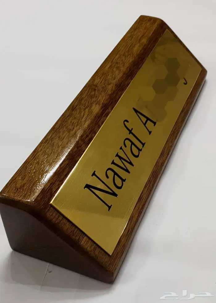 تصميم وتفصيل ميداليات بروشات استاندات تعليقات وهدايا فخمة 5