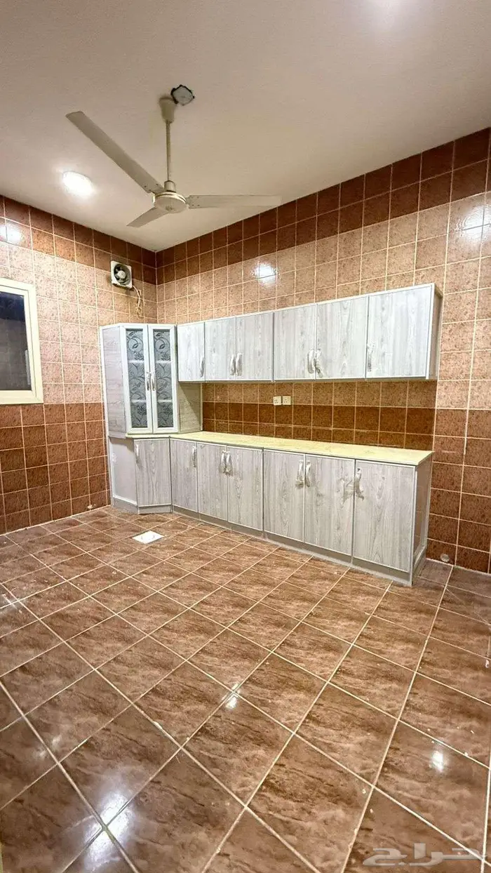 للأيجار شقة علوية في حي المحمدية حفرالباطن 0