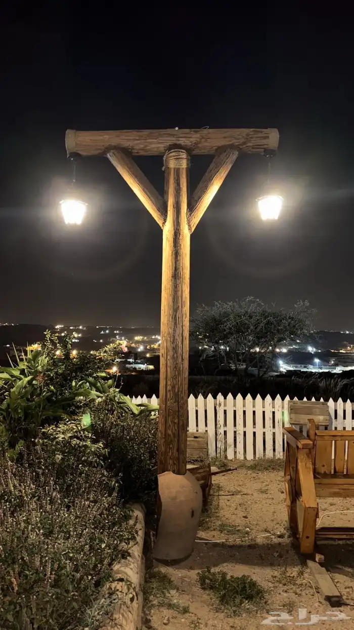 طاولات وكراسي خشبية وليست صناعية طبيعية 5