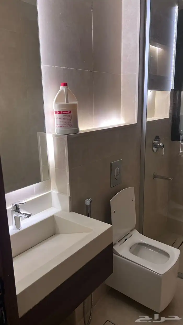 شقة مطله على البحر بسعر مميز 6