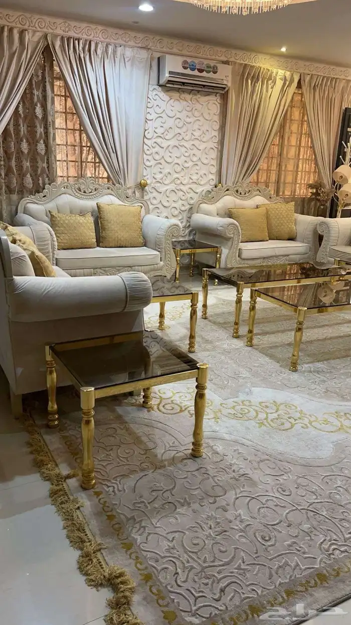 كنب وطاولات وستارتين 0