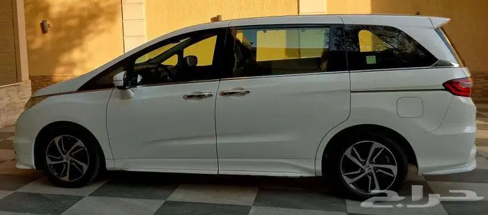 Honda Odyssey 2015   Excellent Family MPV 1