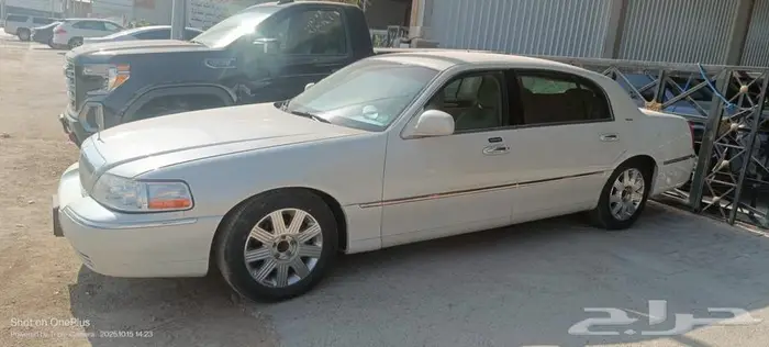 لينكولن تاون كار 2004 0