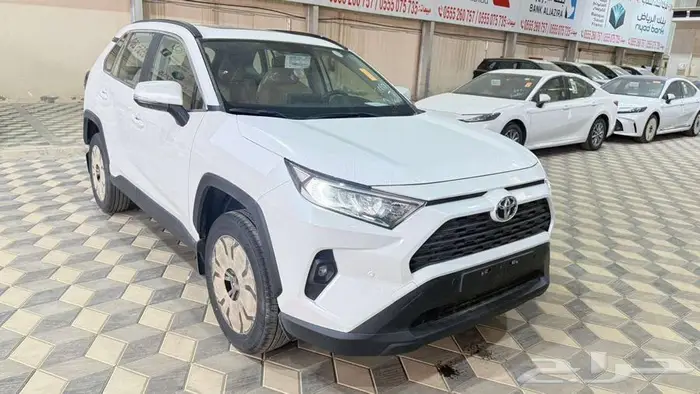 راف فور XLE نص فل بنزين 2025 3