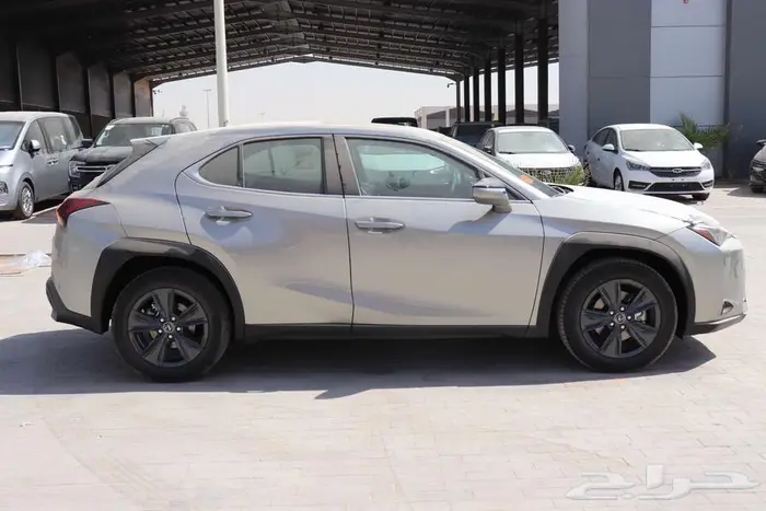 لكزس UX300H AH هايبرد بقسط 400 نظام الدفعتين 2024 عرض خاص 8