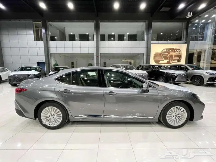 تويوتا كامري LE بنزين سعودي 2025 ( ابيض - تيتانيوم ) 6