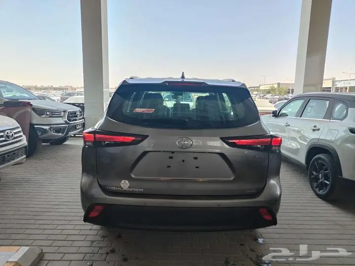 تويوتا هايلاندر GLE نص فل 2025 سعودي 13