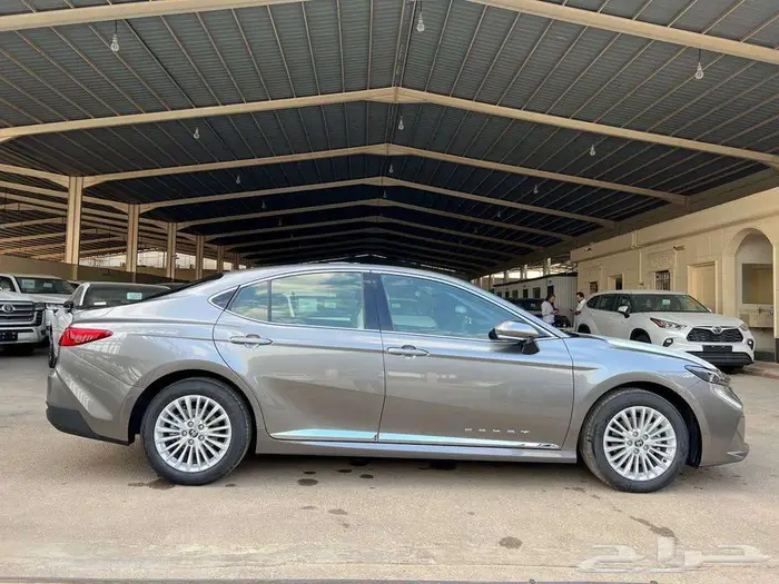 تويوتا كامري LE بنزين 2025 متاح اقساط و كاش 3