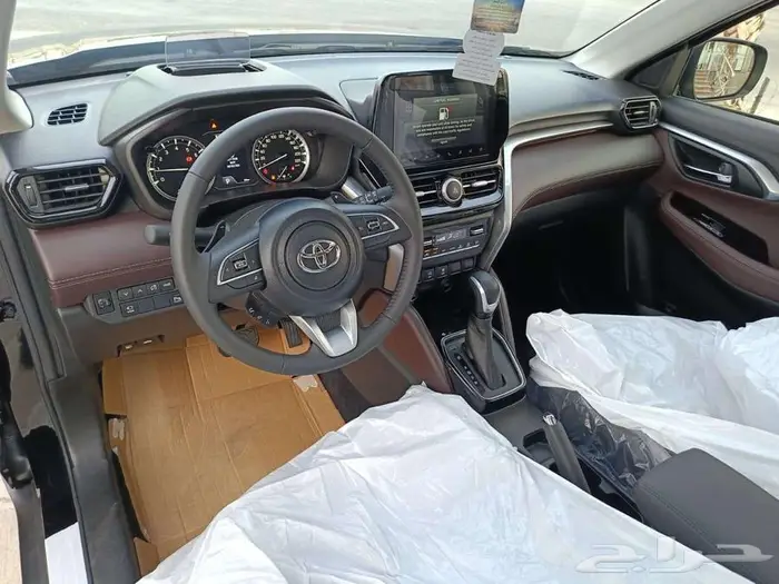 تويوتا اوربان كروزر فل كامل 2025 إسود 4