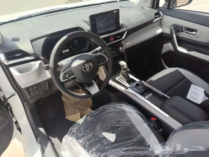 تويوتا فيلوز GLX بنزين 2025 4