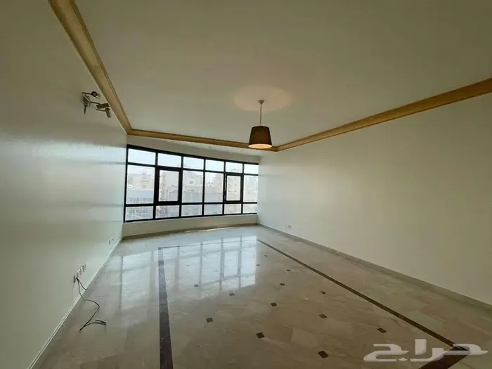 شقة غير مفروشة للإيجار السنوي بموقع استراتيجي على شارع صاري 2