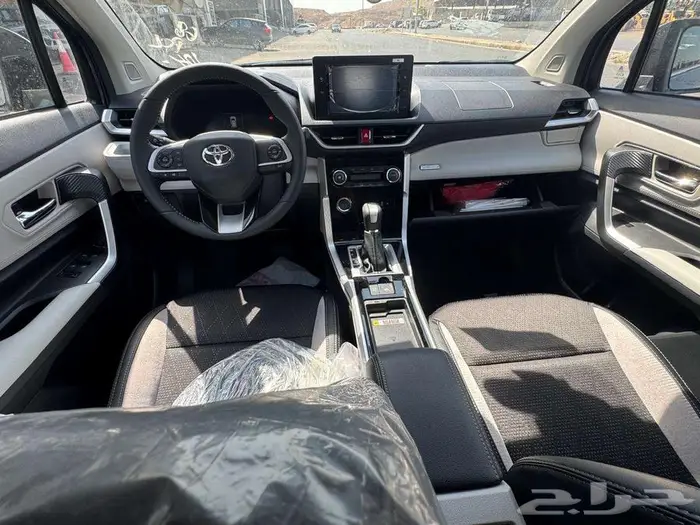 تويوتا فيلوز فل كامل 1500 cc رمادى موديل 2025 4