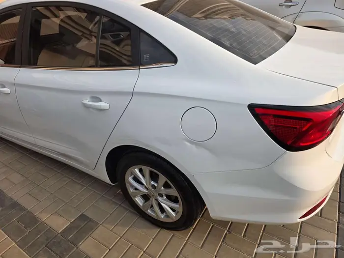 للبيع سياره MG 4