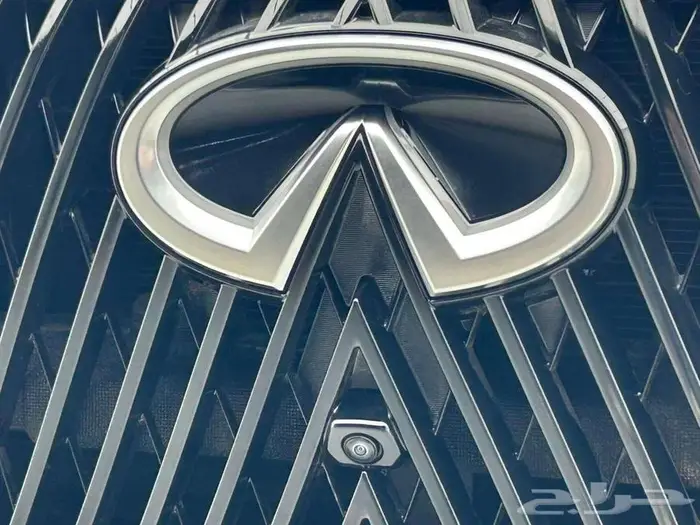 انفينتي QX80 اوتو جراف 2025 قيادة تجمع بين القوه والفخامه 6