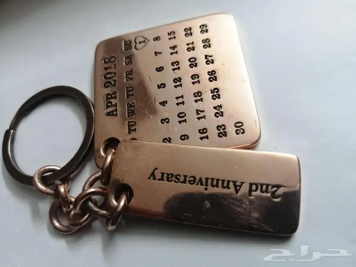 تصميم وتفصيل ميداليات بروشات استاندات تعليقات وهدايا فخمة 57