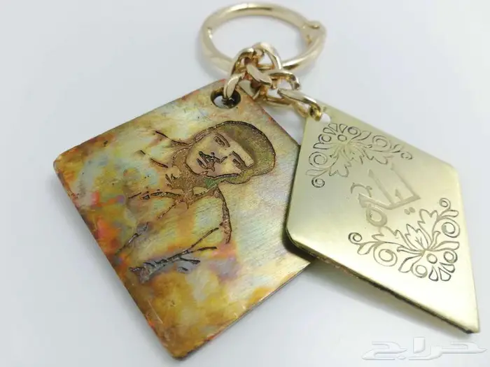 تصميم وتفصيل ميداليات بروشات استاندات تعليقات وهدايا فخمة 53