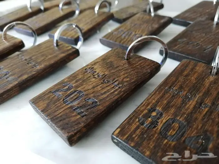 تصميم وتفصيل ميداليات بروشات استاندات تعليقات وهدايا فخمة 50