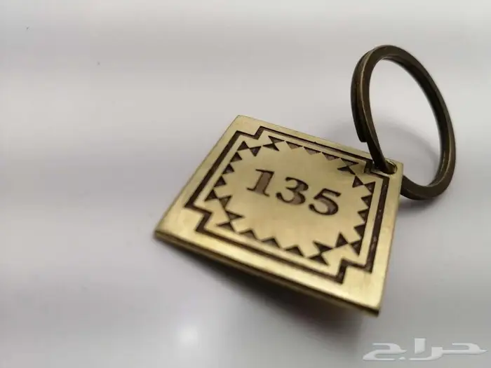 تصميم وتفصيل ميداليات بروشات استاندات تعليقات وهدايا فخمة 63