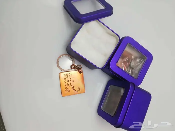 تصميم وتفصيل ميداليات بروشات استاندات تعليقات وهدايا فخمة 26