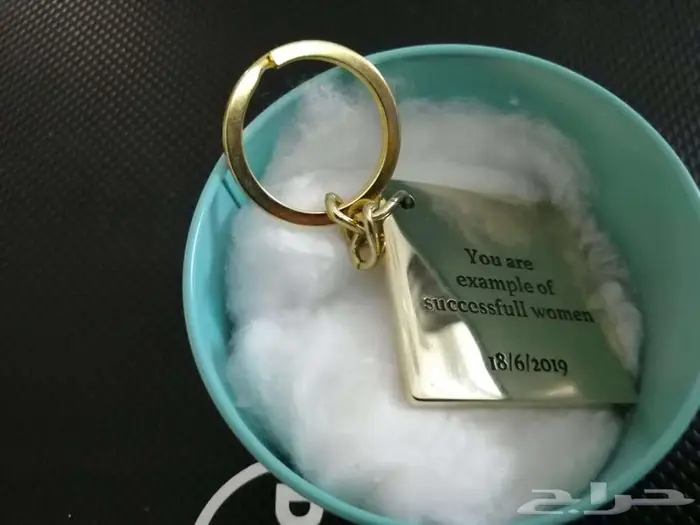 تصميم وتفصيل ميداليات بروشات استاندات تعليقات وهدايا فخمة 30