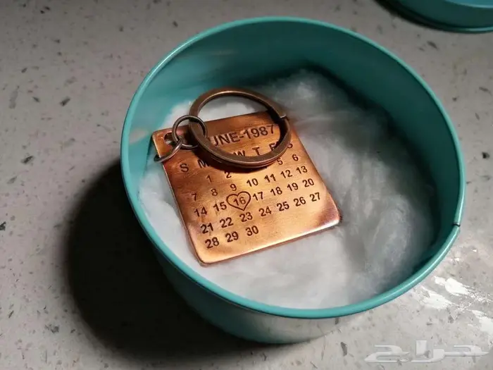 تصميم وتفصيل ميداليات بروشات استاندات تعليقات وهدايا فخمة 64