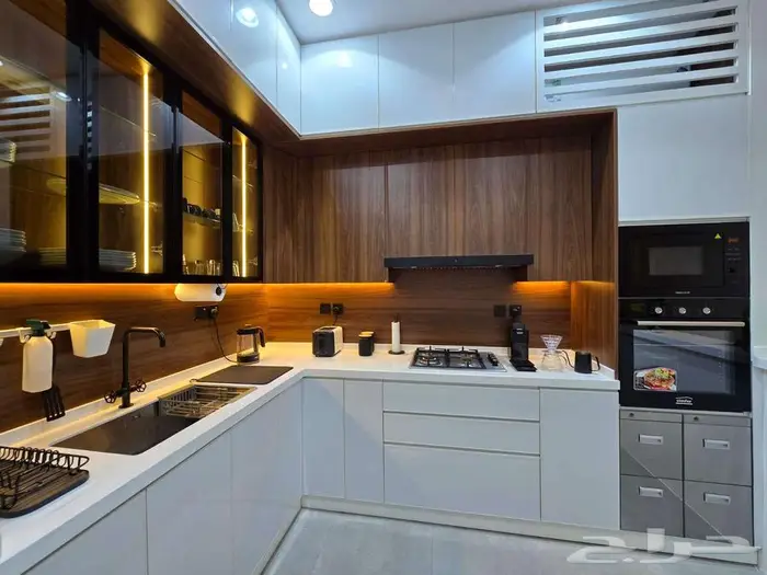 شقة فاخرة للإيجار حي السلامة 9