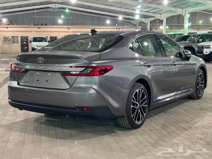 تويوتا كامري LE هايبرد 2025 بالنقد والتقسيط 3