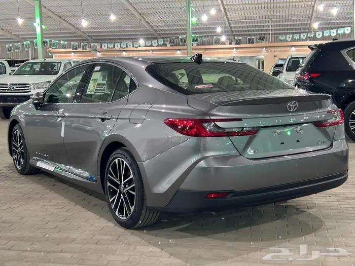 تويوتا كامري LE هايبرد 2025 بالنقد والتقسيط 1