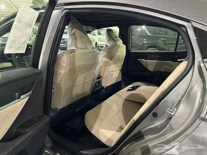 تويوتا كامري LE هايبرد 2025 بالنقد والتقسيط 12