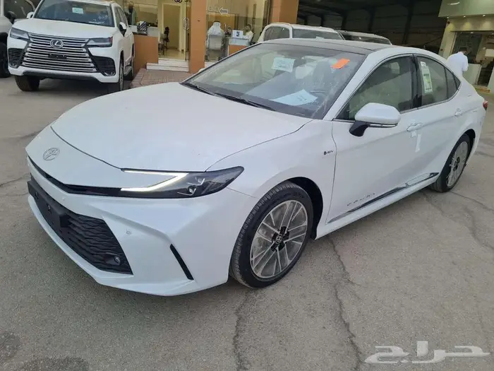 تويوتا كامري ال اي هايبرد 2025 4