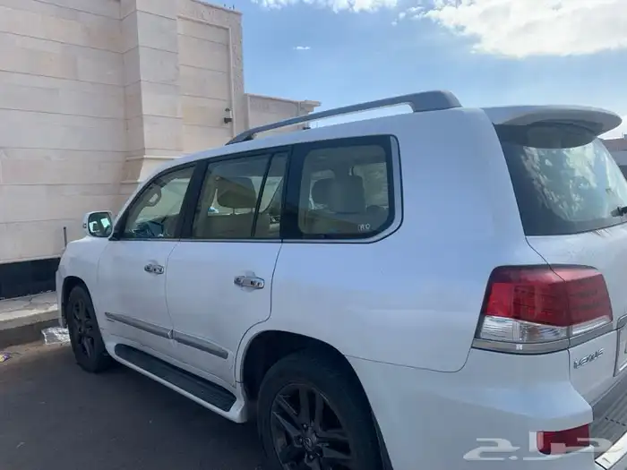 محتاج سيارة من معارض حايل او قطعه من التشليح أنا أقوم بخدمت 0