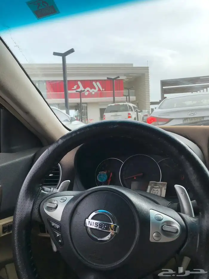 نيسان 4