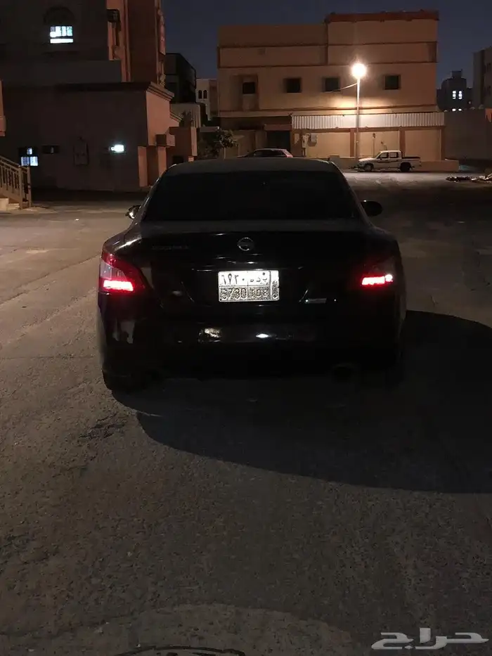 نيسان 2