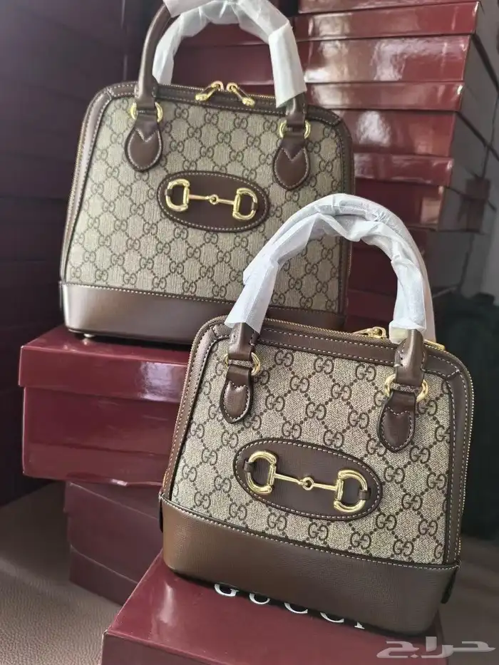 شوزات وشنط ماستر كوالتي متوفر لدينا كوتش وديور نيوبلانس 96