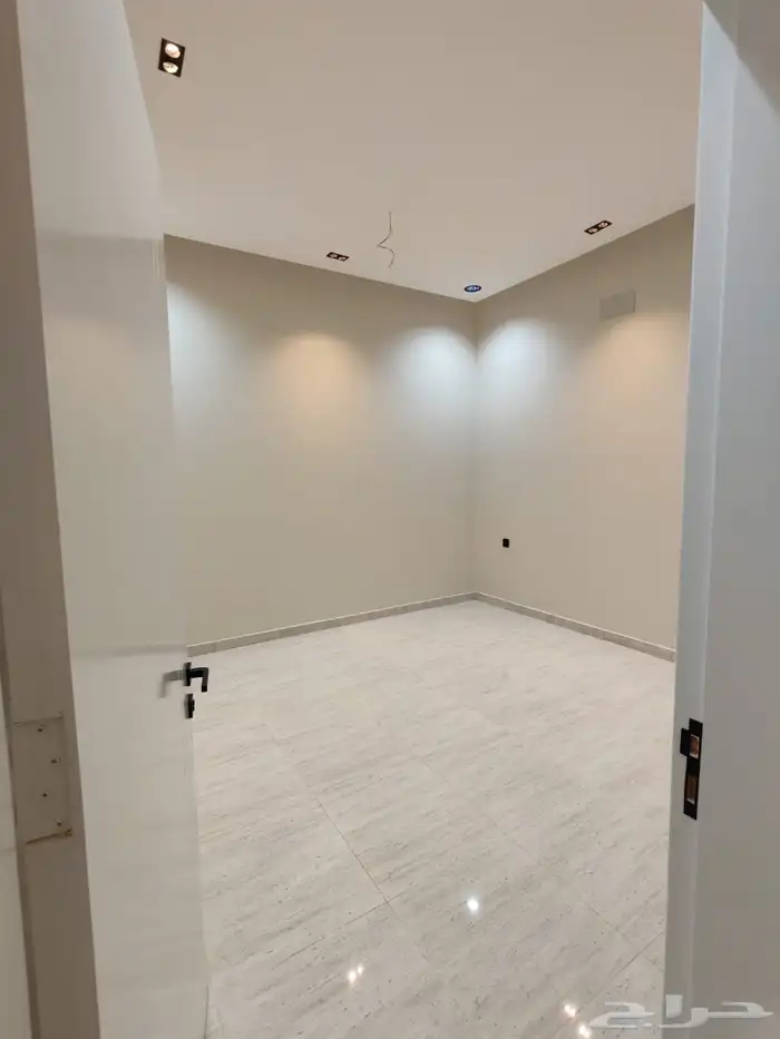 للبيع شقق تمليك ارضي بحوش خلف السعودي الألماني وسط الخدمات 19